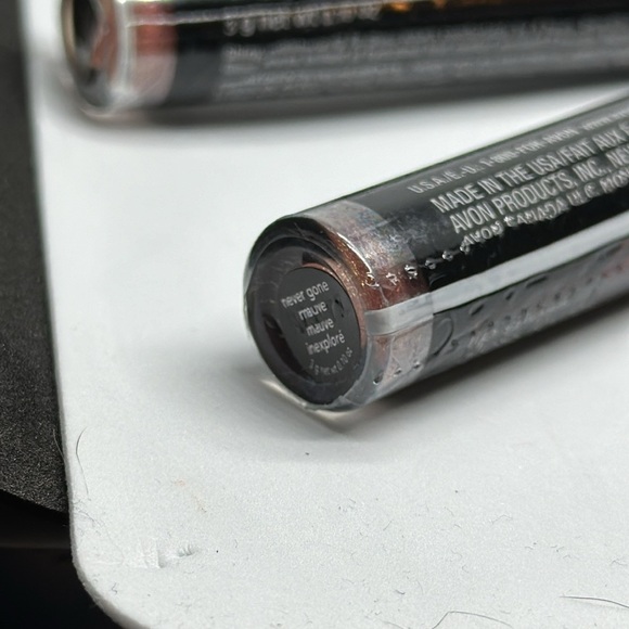 Set of 2 Extra Lasting Lip Glosses- “Never Gone Mauve” &  “Forever Rose” - Picture 2 of 3